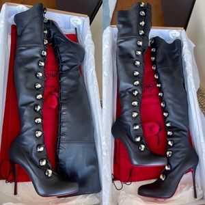Christian Louboutin NWT Over-The-Knee Fabiola 100 Button Leather Boots Size 39.5